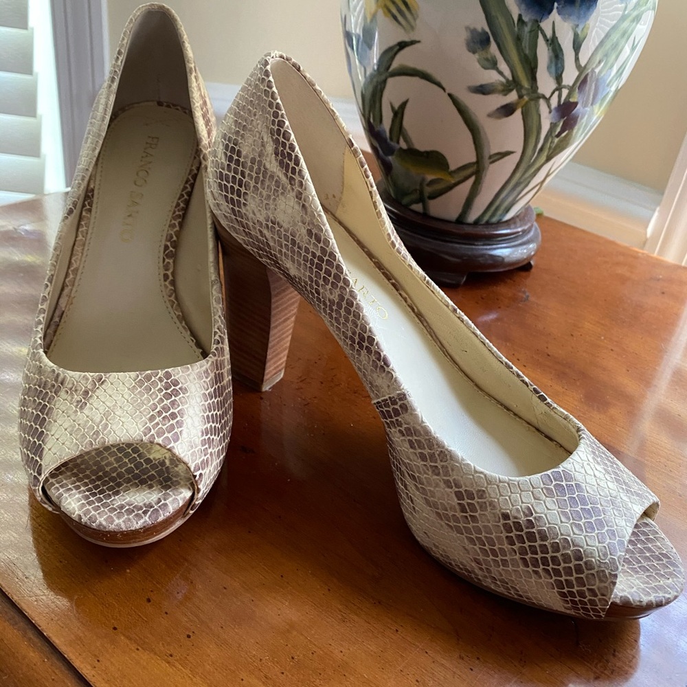 Franco Sarto Size 7 1/2 M Peep Toe snakeskin Heels
